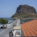 Aktaion Hotel