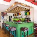 Aktaion Hotel *