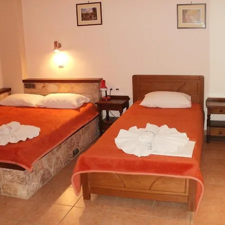 Aktaion Hotel *
