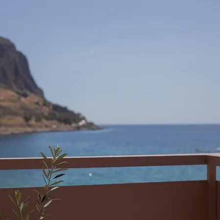 Aktaion Hotel *